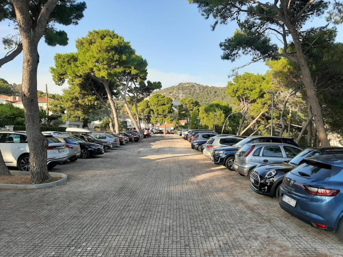 Jesliving Hvar - 2 Bedroom Elegant Apartment With Sea View In Historic Center Of Hvar Town Exterior foto