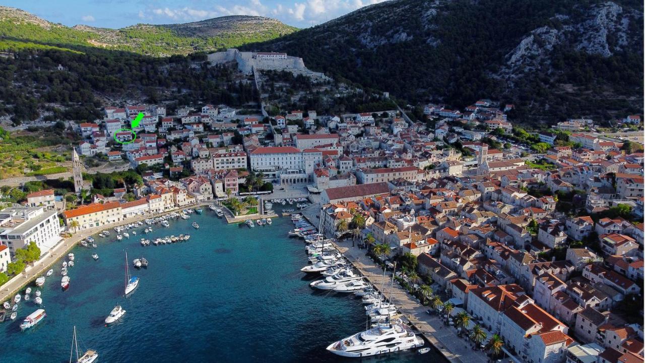 Jesliving Hvar - 2 Bedroom Elegant Apartment With Sea View In Historic Center Of Hvar Town Exterior foto