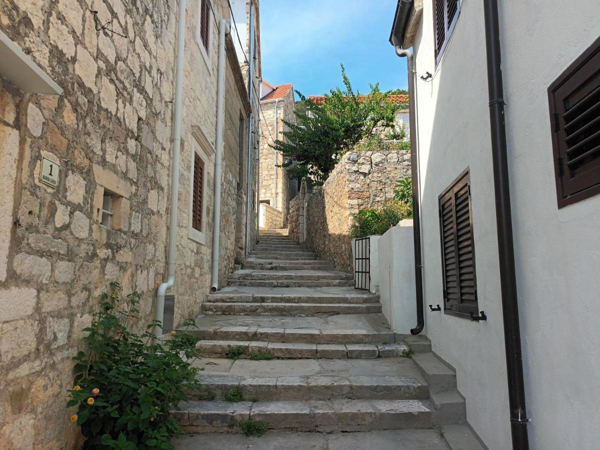 Jesliving Hvar - 2 Bedroom Elegant Apartment With Sea View In Historic Center Of Hvar Town Exterior foto