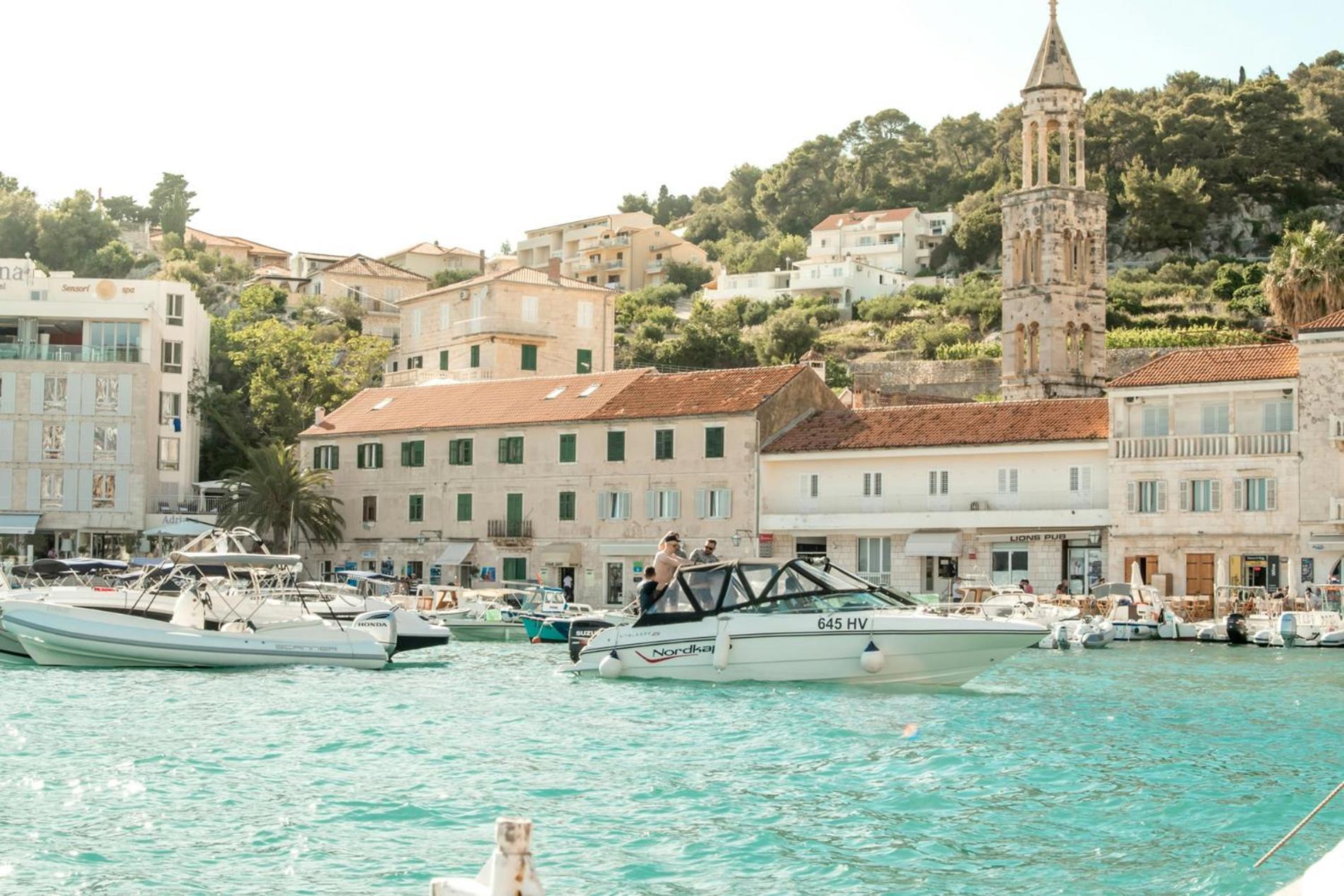 Jesliving Hvar - 2 Bedroom Elegant Apartment With Sea View In Historic Center Of Hvar Town Exterior foto